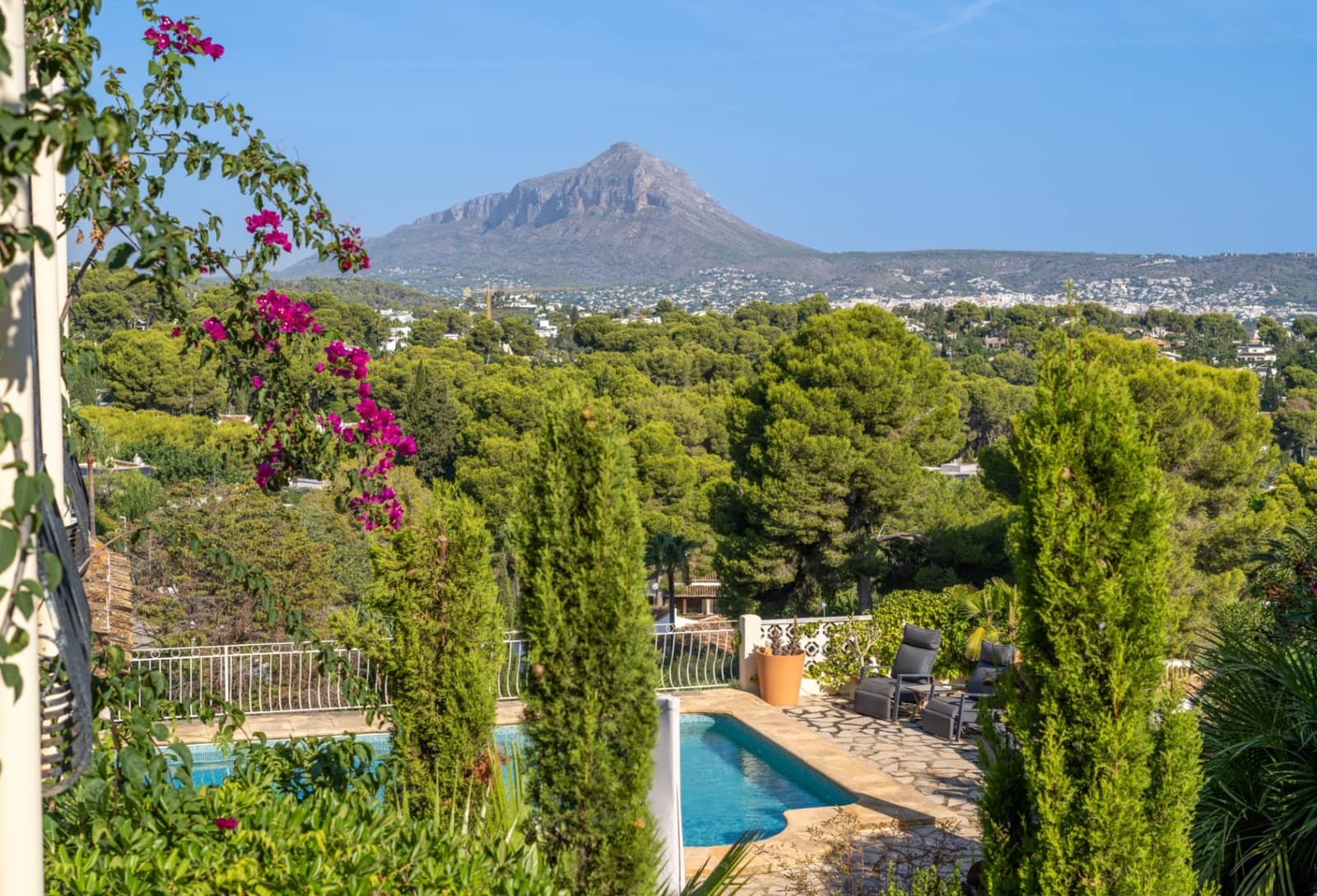 Chalet de 4 habitaciones en Javea / Xàbia en venta con garaje - 925.000 € (Ref: 10048418)