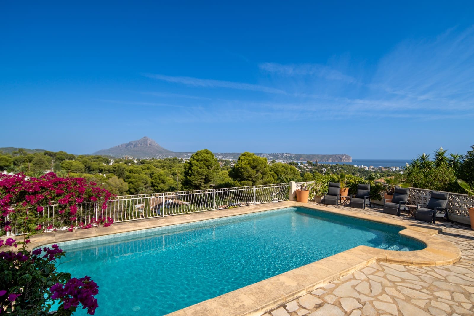 Chalet de 4 habitaciones en Javea / Xàbia en venta con garaje - 925.000 € (Ref: 10048418)