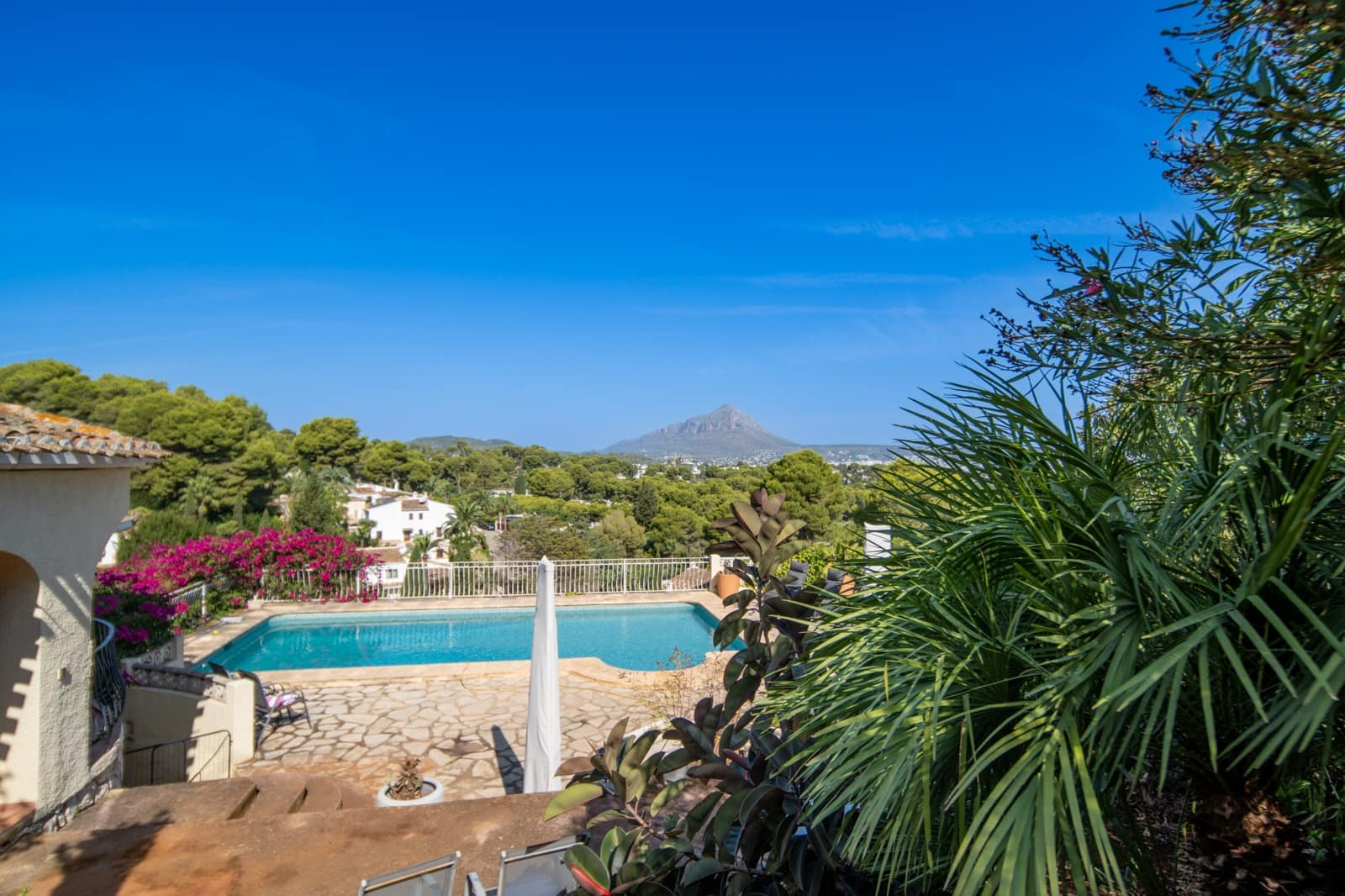 Chalet de 4 habitaciones en Javea / Xàbia en venta con garaje - 925.000 € (Ref: 10048418)