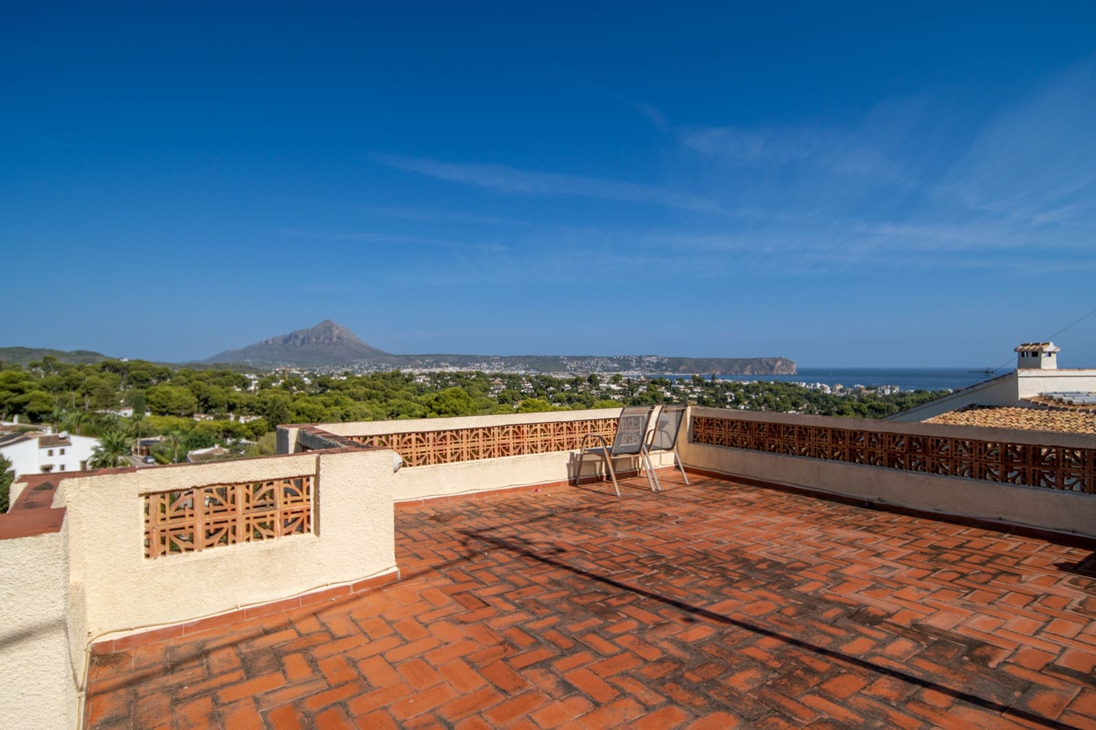 Chalet de 4 habitaciones en Javea / Xàbia en venta con garaje - 925.000 € (Ref: 10048418)