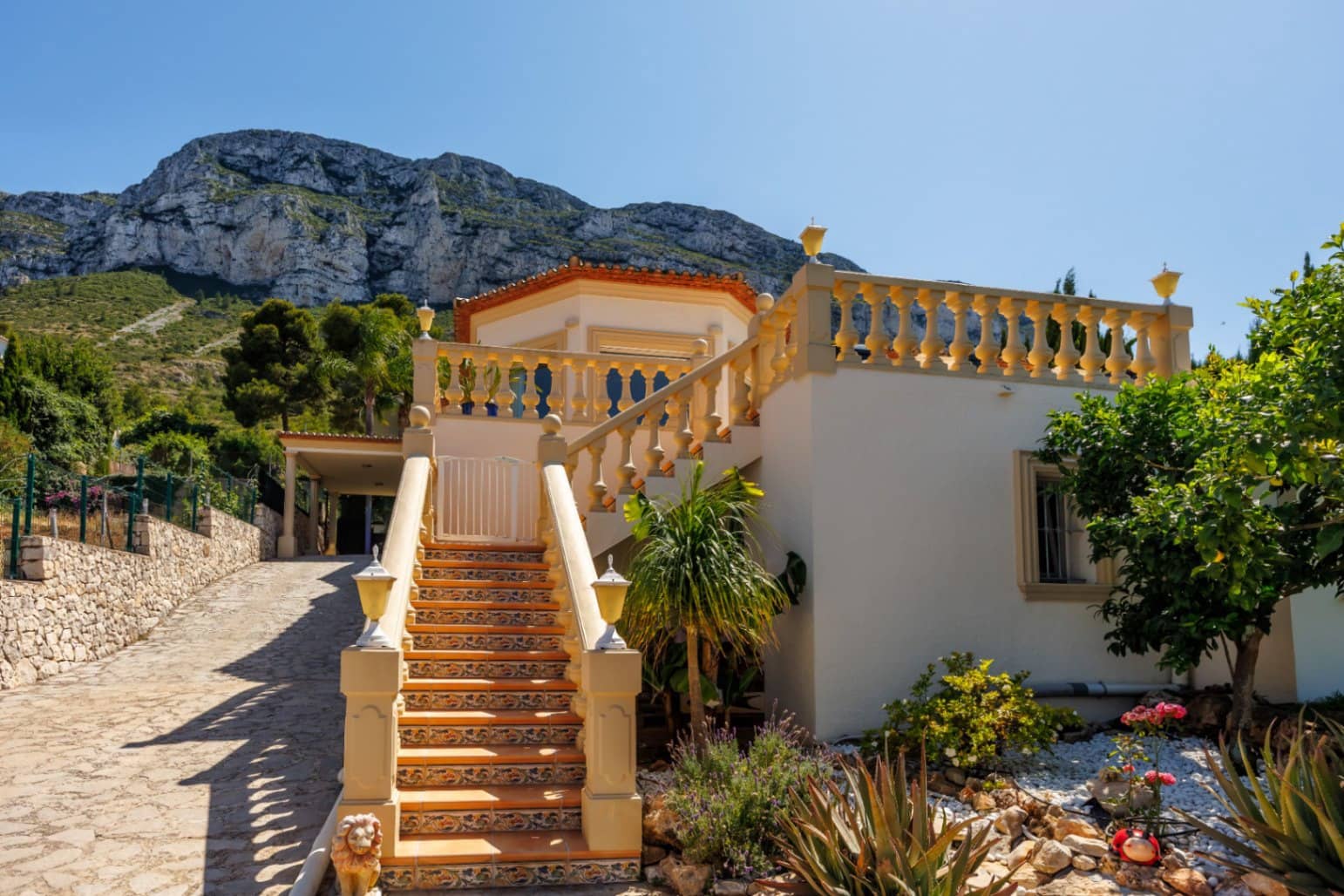 3 quarto Moradia para venda em Denia com piscina garagem - 990 000 € (Ref: 10057701)