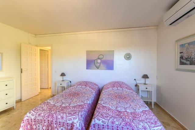 2 slaapkamer Villa te koop in Moraira, Teulada-Moraira met zwembad garage - € 465.000 (Ref: 10077192)