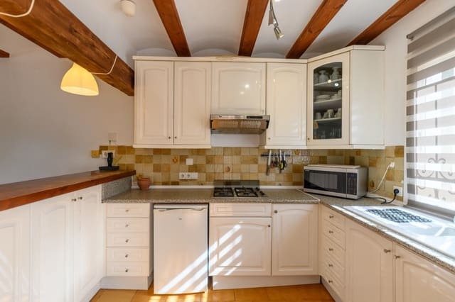 2 makuuhuone Huvila myytävänä paikassa Moraira, Teulada-Moraira mukana uima-altaan 
autotalli - 329 000 € (Ref: 10116052)