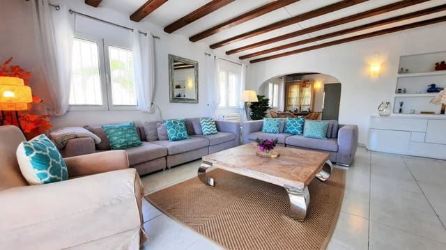 3 soveværelse Villa til salg i Moraira, Teulada-Moraira med swimmingpool garage - € 895.000 (Ref: 10163197)
