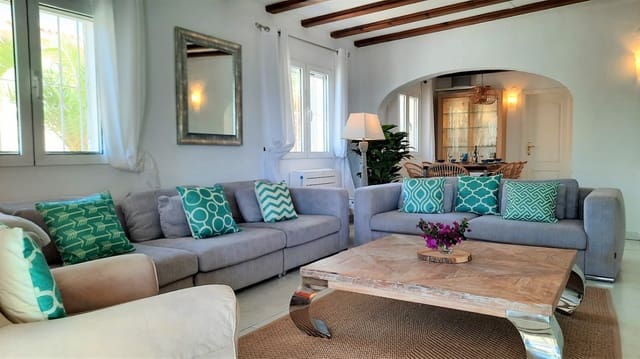 3 soveværelse Villa til salg i Moraira, Teulada-Moraira med swimmingpool garage - € 895.000 (Ref: 10163197)