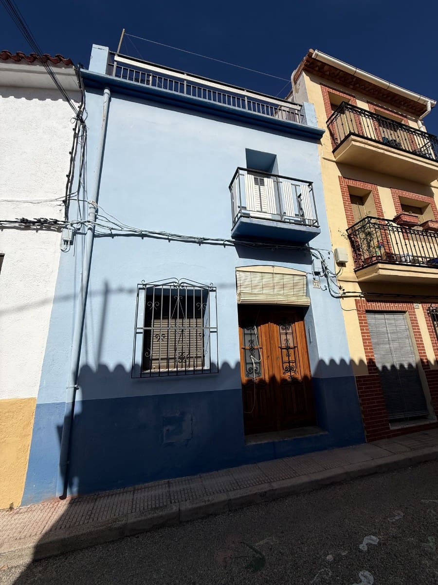 4 bedroom Townhouse for sale in Orba - € 130,000 (Ref: 10163582)