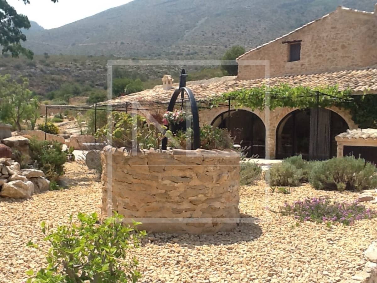 8 soverom Villa til salgs i Benissa med svømmebasseng garasje - € 1 250 000 (Ref: 7164654)