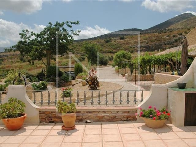 8 soverom Villa til salgs i Benissa med svømmebasseng garasje - € 1 250 000 (Ref: 7164654)