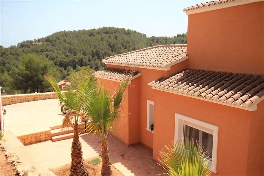 Chalet de 3 habitaciones en Javea / Xàbia en venta con piscina - 750.000 € (Ref: 8088985)