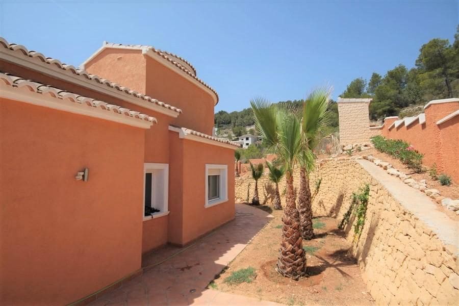 Chalet de 3 habitaciones en Javea / Xàbia en venta con piscina - 750.000 € (Ref: 8088985)