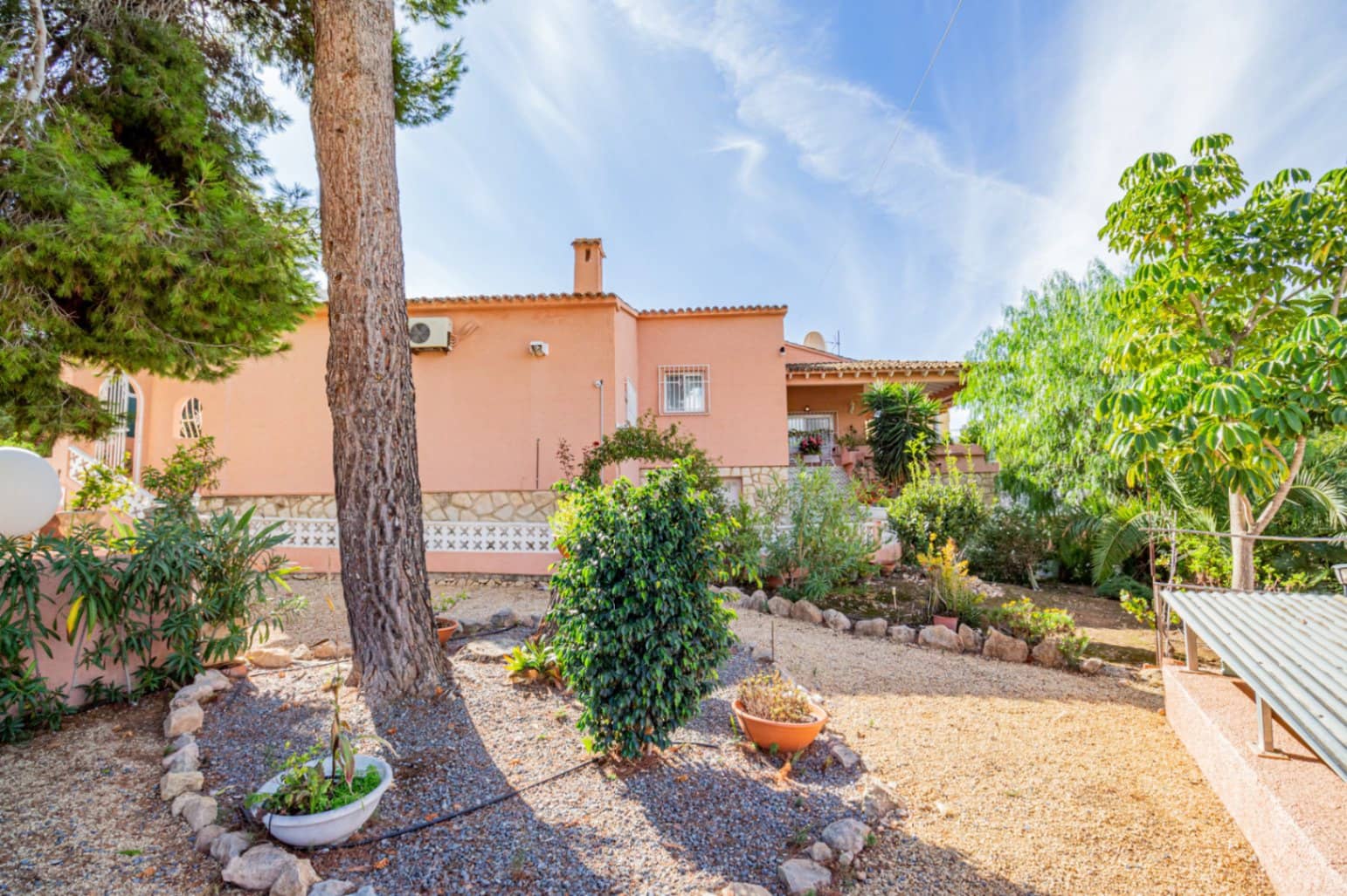 4 Zimmer Villa zu verkaufen in Albir mit Pool - 649.000 € (Ref: 8347328)