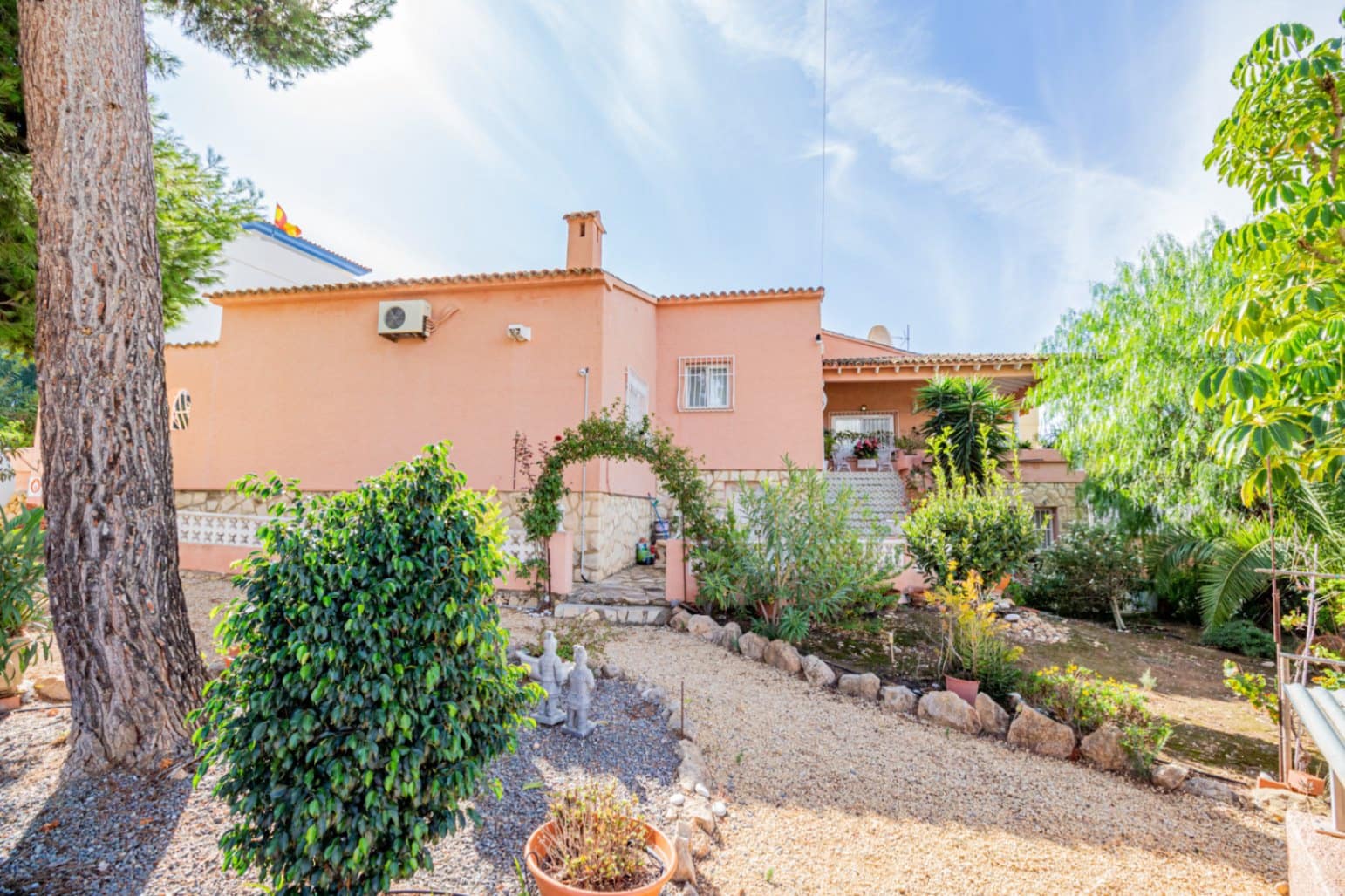 4 Zimmer Villa zu verkaufen in Albir mit Pool - 649.000 € (Ref: 8347328)