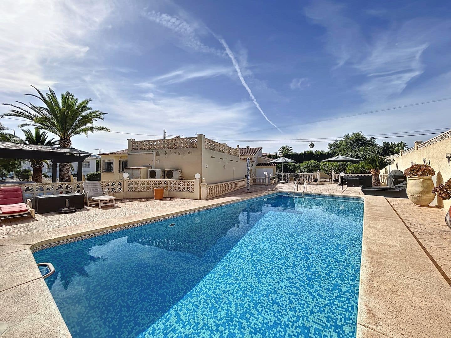 Chalet de 3 habitaciones en Alfaz del Pi / L'Alfàs del Pi en venta con piscina - 530.000 € (Ref: 8347343)