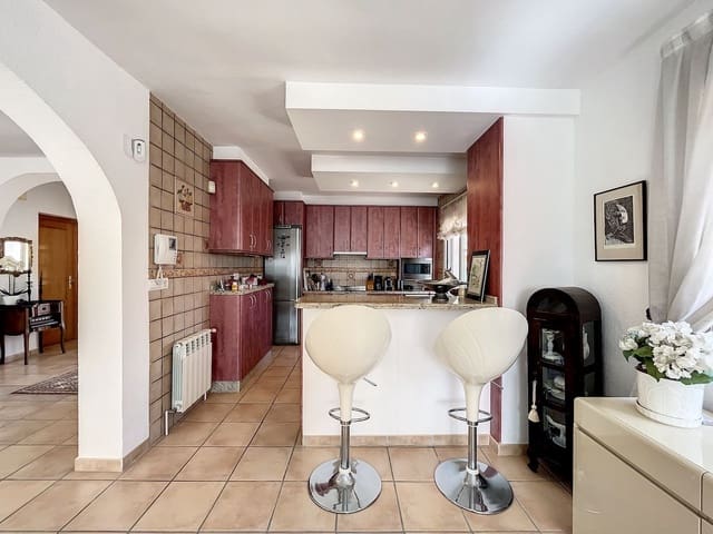 Chalet de 3 habitaciones en Alfaz del Pi / L'Alfàs del Pi en venta con piscina - 530.000 € (Ref: 8347343)