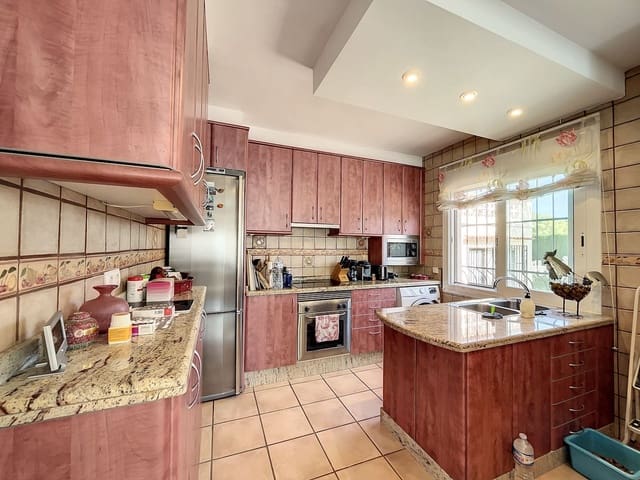 Chalet de 3 habitaciones en Alfaz del Pi / L'Alfàs del Pi en venta con piscina - 530.000 € (Ref: 8347343)