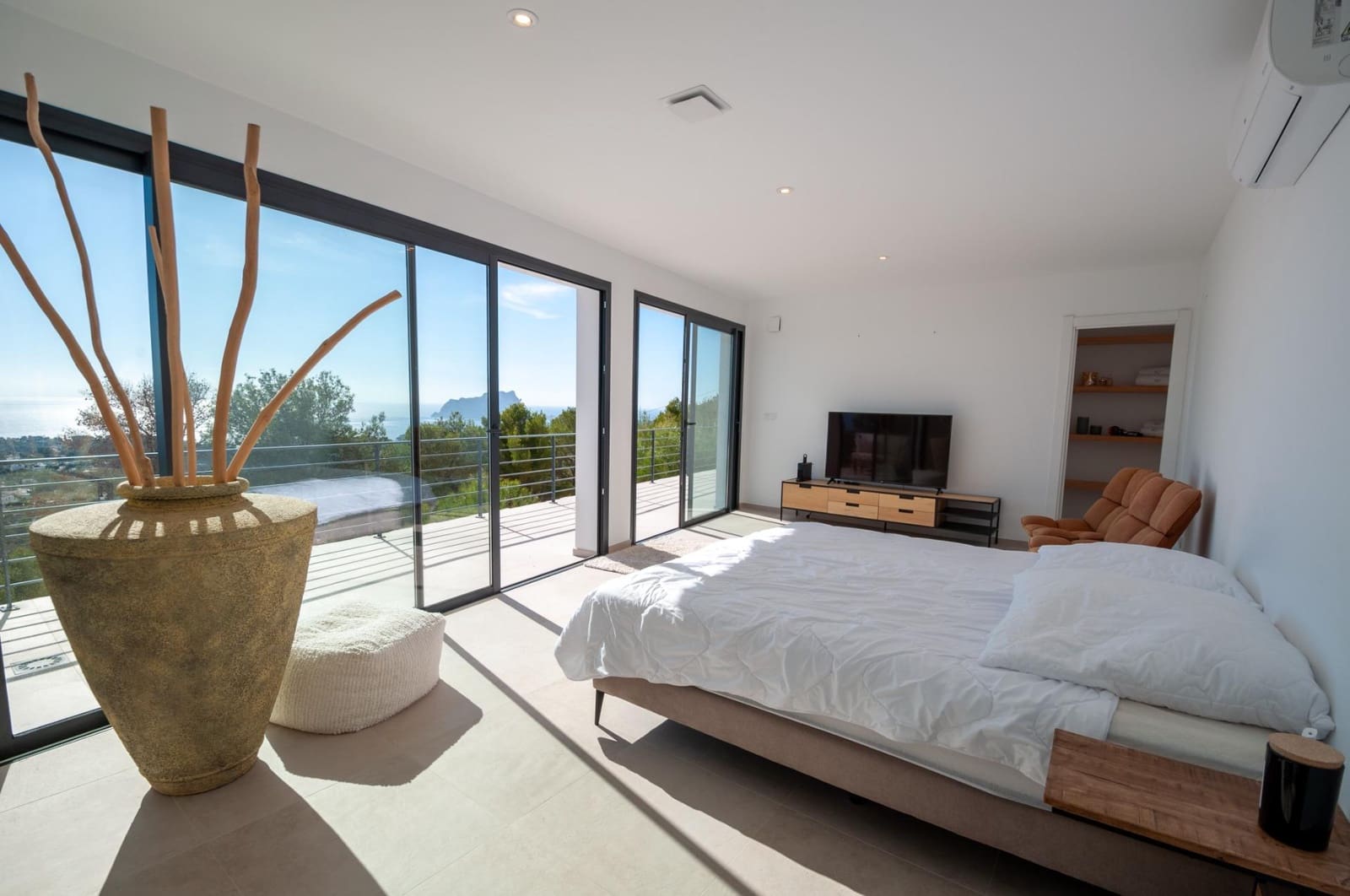 5 bedroom Villa for sale in Moraira with pool - € 1,995,000 (Ref: 8353339)