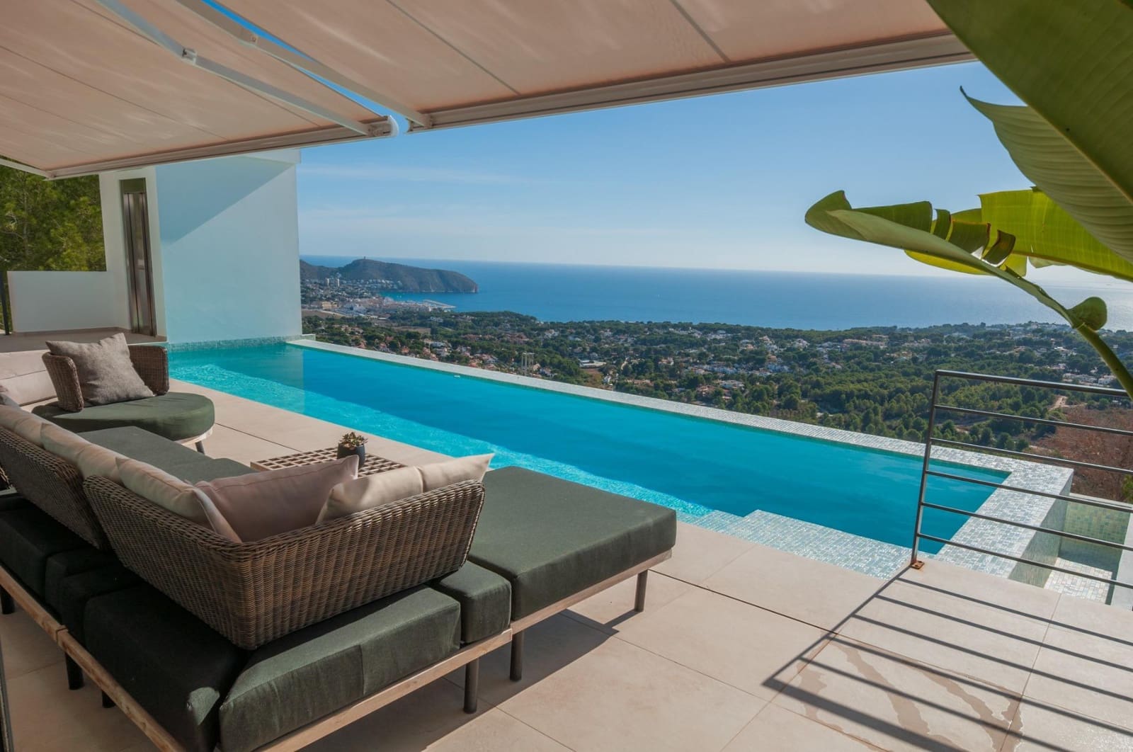 5 bedroom Villa for sale in Moraira with pool - € 1,995,000 (Ref: 8353339)