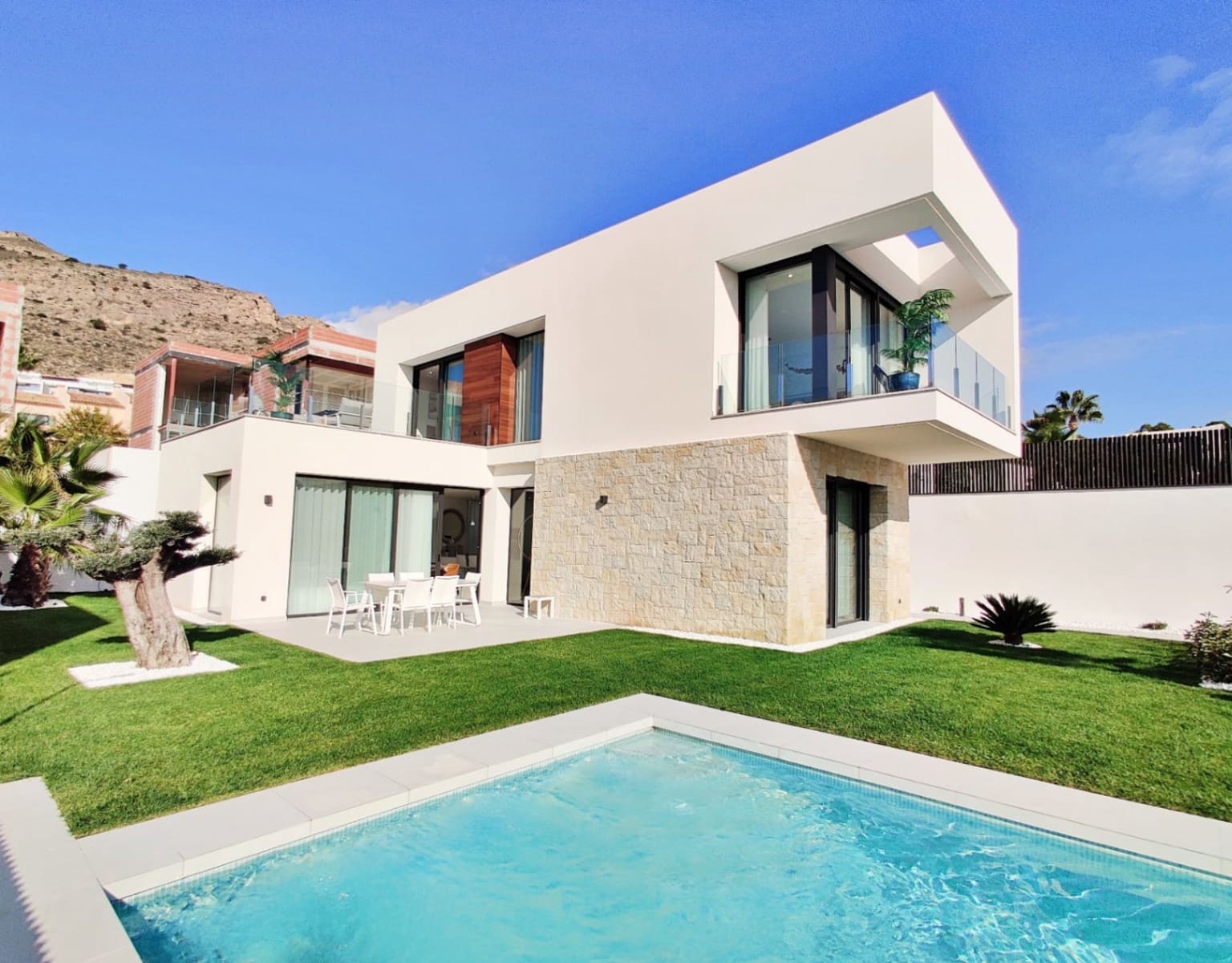 3 bedroom Villa for sale in Finestrat with pool garage - € 1,095,000 (Ref: 8410590)