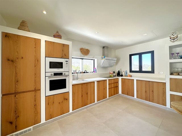 4 soverom Villa til salgs i Benissa med svømmebasseng garasje - € 1 095 000 (Ref: 8431113)