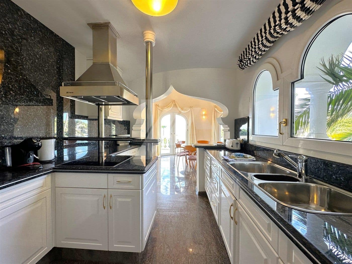 4 soveværelse Villa til salg i Benissa med swimmingpool garage - € 1.990.000 (Ref: 8431116)