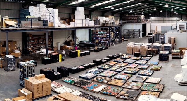 Commercial for sale in Oliva with garage - € 2,650,000 (Ref: 8531432)