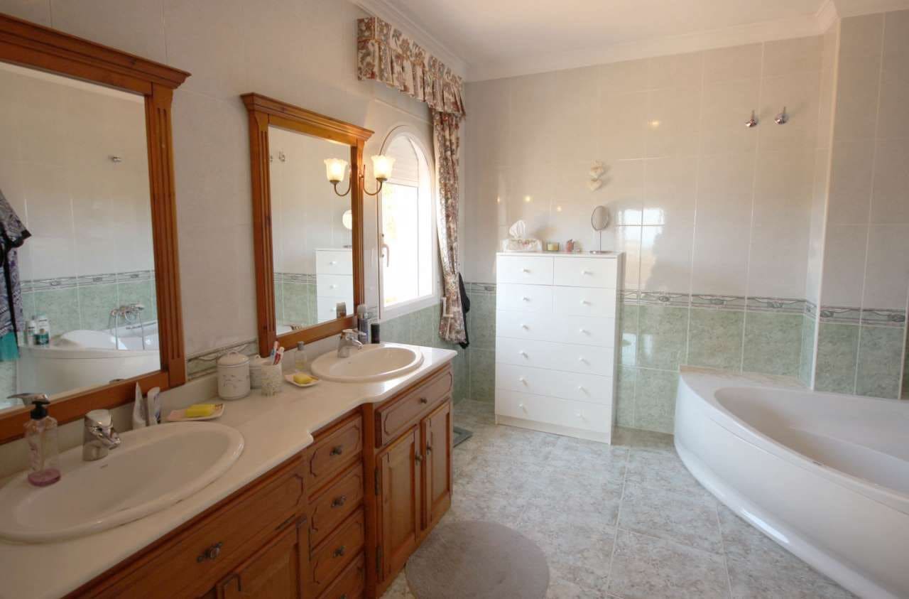 8 Zimmer Villa zu verkaufen in Alfaz del Pi / L'Alfas del Pi mit Pool - 1.750.000 € (Ref: 8535820)