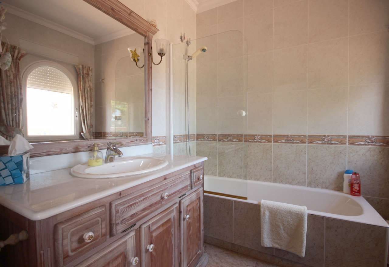 8 Zimmer Villa zu verkaufen in Alfaz del Pi / L'Alfas del Pi mit Pool - 1.750.000 € (Ref: 8535820)