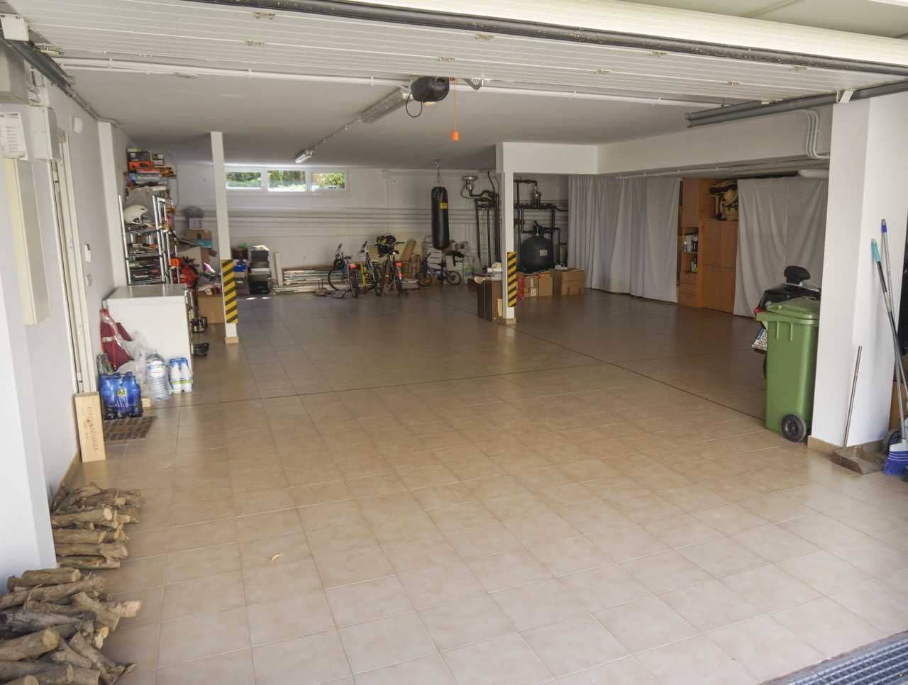 6 bedroom Villa for sale in Alfaz del Pi / L'Alfas del Pi with pool - € 1,400,000 (Ref: 8535886)