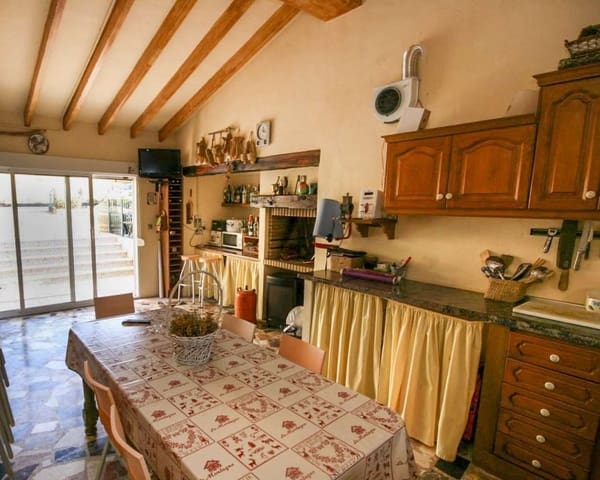 Chalet de 2 habitaciones en La Nucia en venta con piscina - 639.000 € (Ref: 8535887)