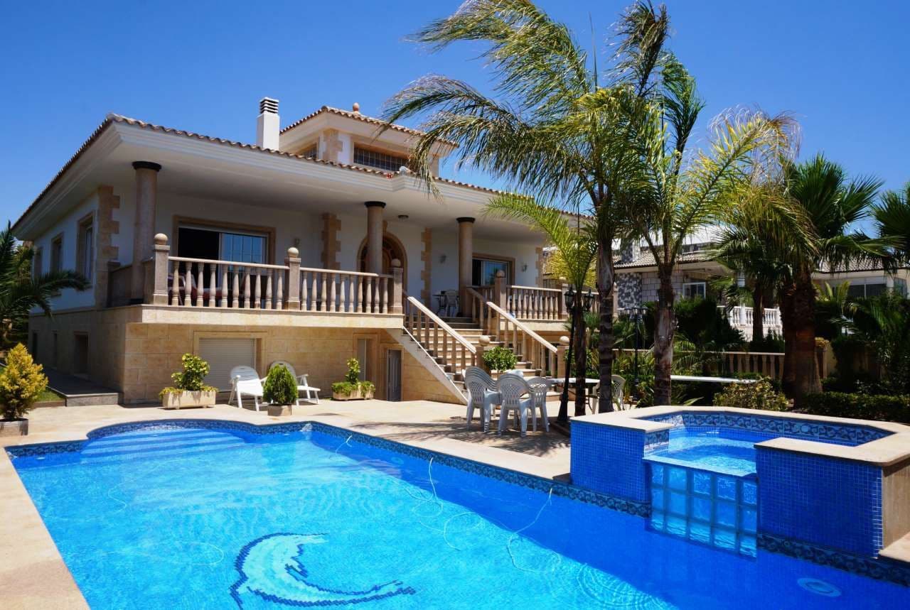 12 bedroom Villa for sale in Alfaz del Pi / L'Alfas del Pi with pool - € 1,300,000 (Ref: 8535892)