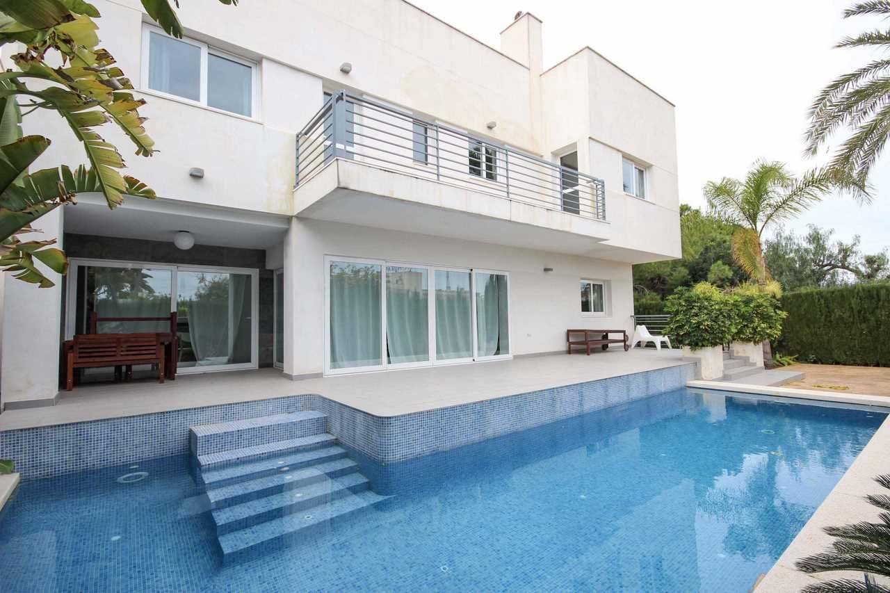 4 bedroom Villa for sale in Alfaz del Pi / L'Alfas del Pi with pool - € 950,000 (Ref: 8535895)