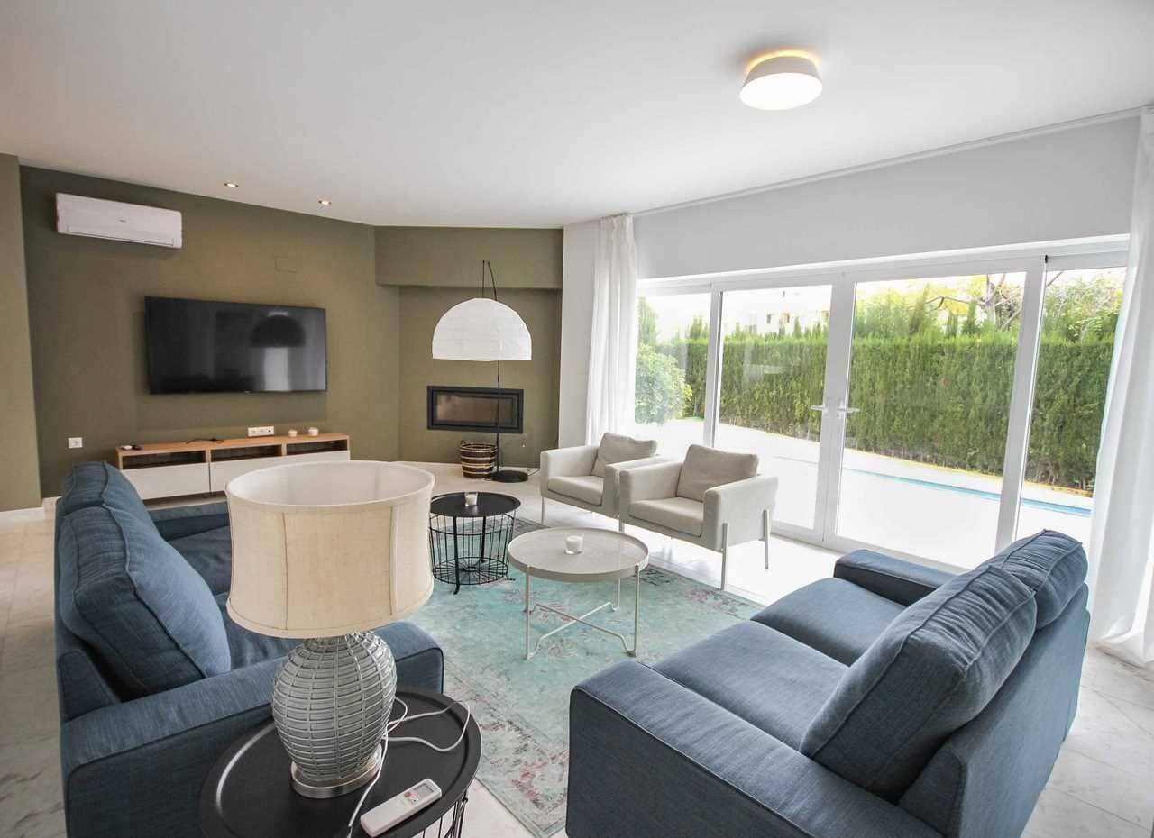 4 bedroom Villa for sale in Alfaz del Pi / L'Alfas del Pi with pool - € 950,000 (Ref: 8535895)