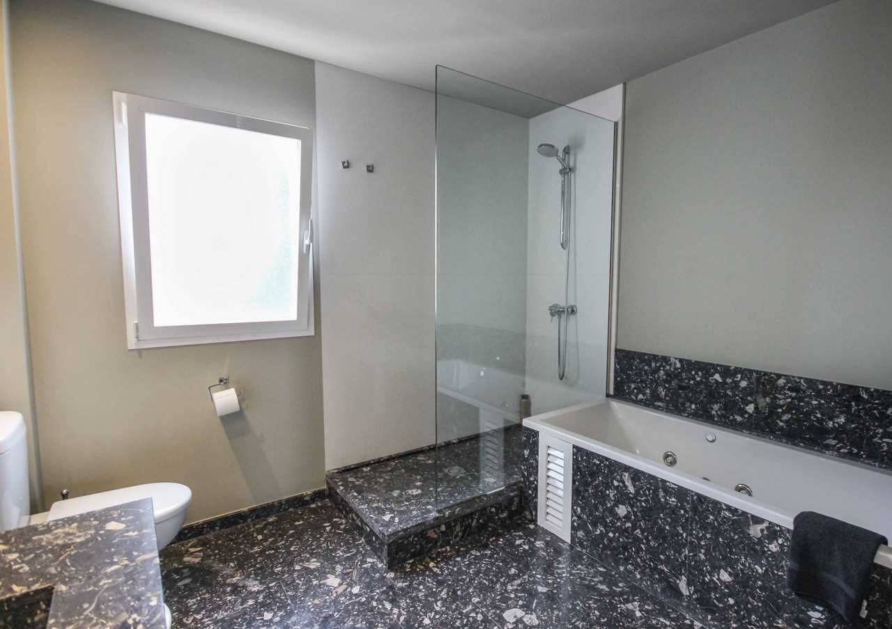 4 bedroom Villa for sale in Alfaz del Pi / L'Alfas del Pi with pool - € 950,000 (Ref: 8535895)