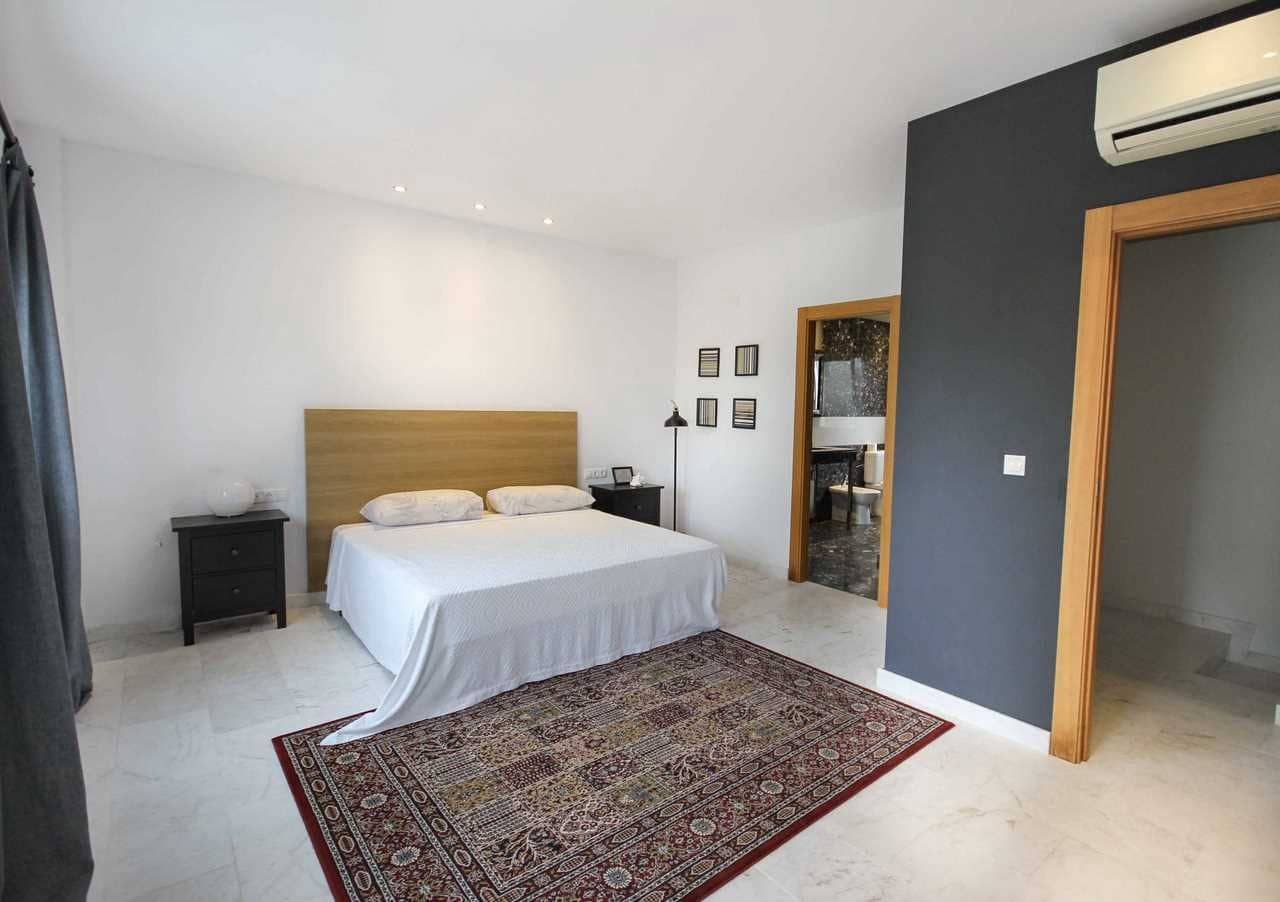 4 bedroom Villa for sale in Alfaz del Pi / L'Alfas del Pi with pool - € 950,000 (Ref: 8535895)