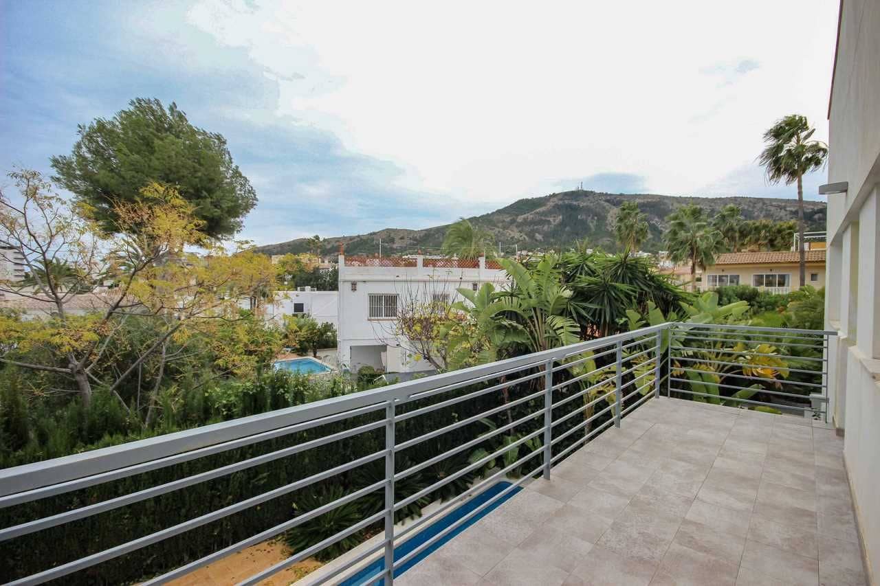 4 bedroom Villa for sale in Alfaz del Pi / L'Alfas del Pi with pool - € 950,000 (Ref: 8535895)