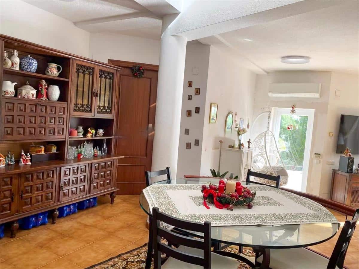 4 bedroom Villa for sale in Altea with pool - € 595,000 (Ref: 8535905)