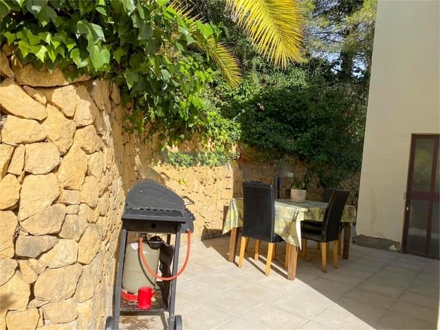 Chalet de 4 habitaciones en Altea en venta con piscina - 595.000 € (Ref: 8535905)