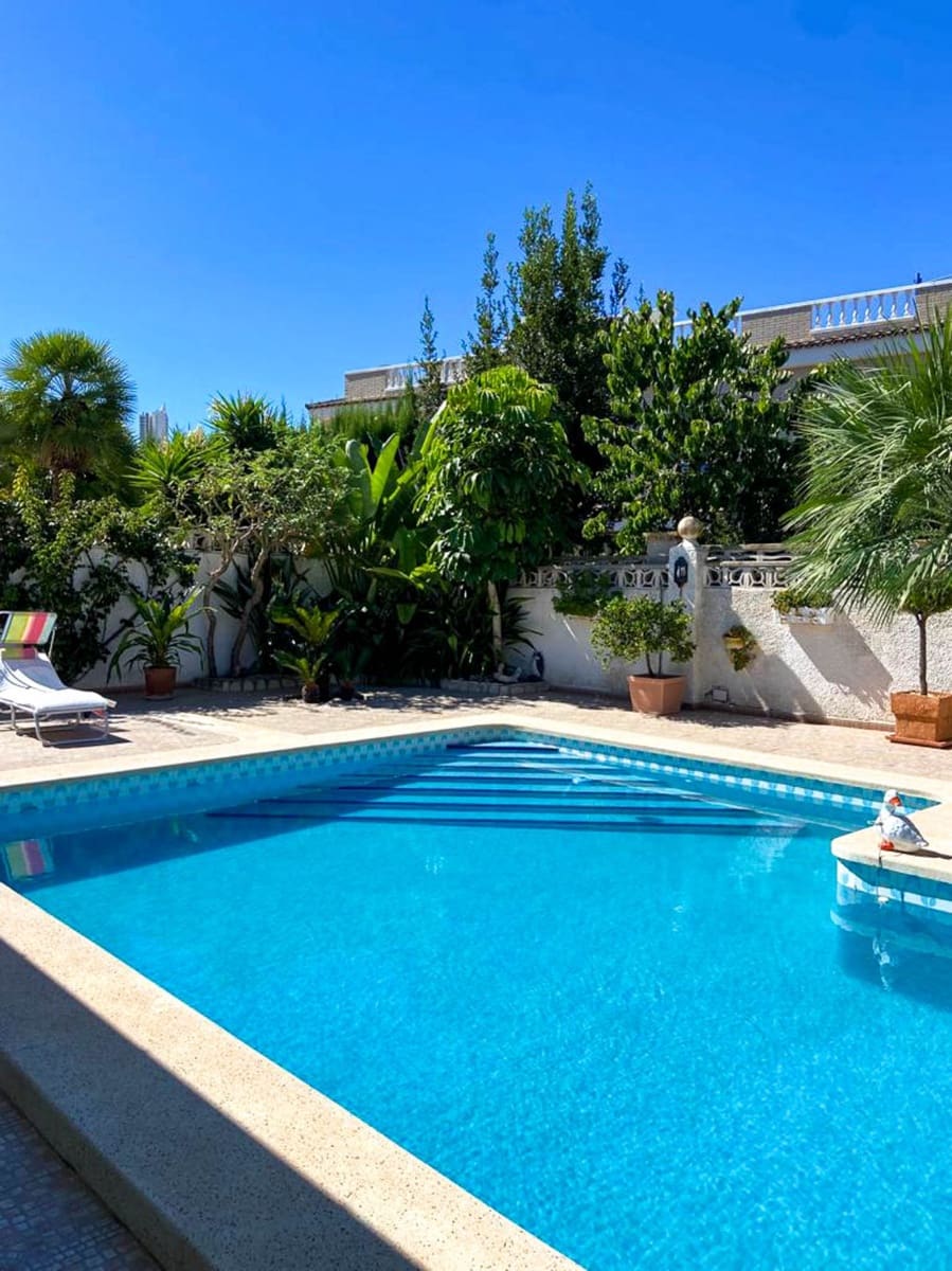 5 soveværelse Villa til salg i Benidorm med swimmingpool - € 745.000 (Ref: 8535918)