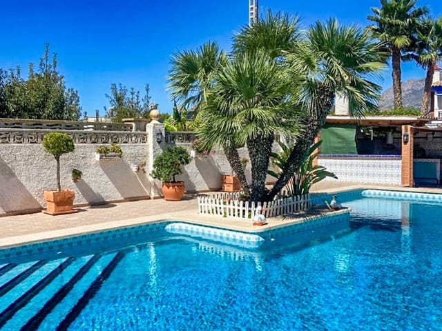 5 bedroom Villa for sale in Benidorm with pool - € 745,000 (Ref: 8535918)