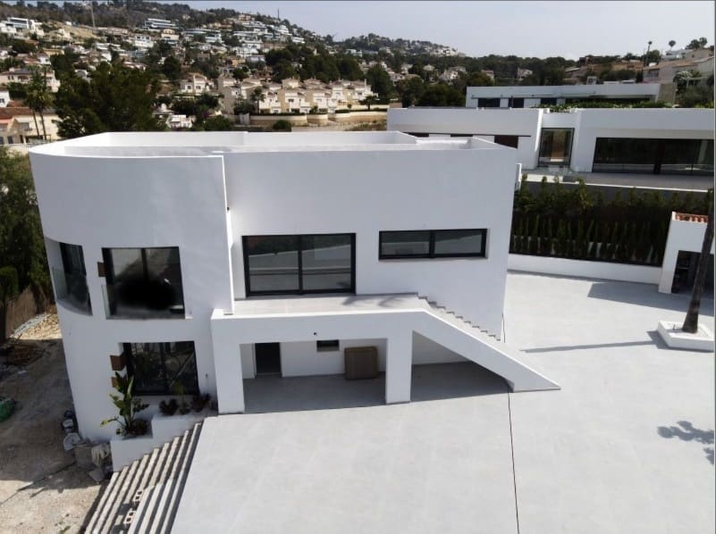 5 bedroom Villa for sale in Calpe / Calp with pool - € 1,290,000 (Ref: 8661034)