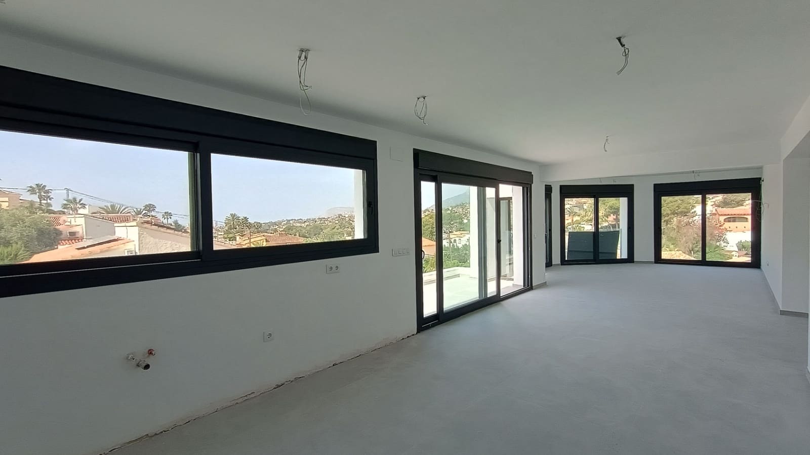 5 bedroom Villa for sale in Calpe / Calp with pool - € 1,290,000 (Ref: 8661034)