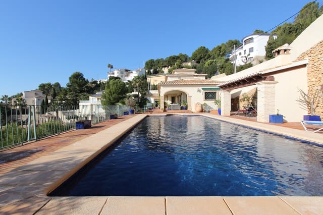 5 soveværelse Villa til salg i Benissa med swimmingpool - € 2.200.000 (Ref: 8661101)