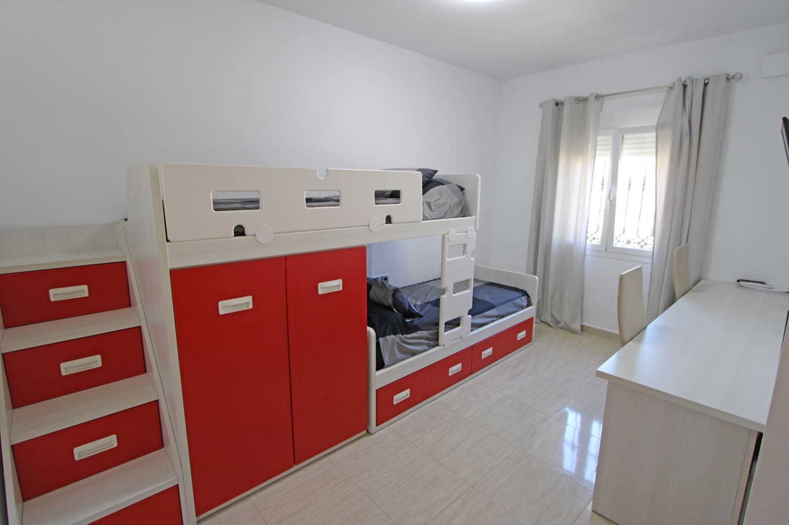 5 chambre Villa/Maison à vendre à Orba avec piscine garage - 499 000 € (Ref: 8661121)