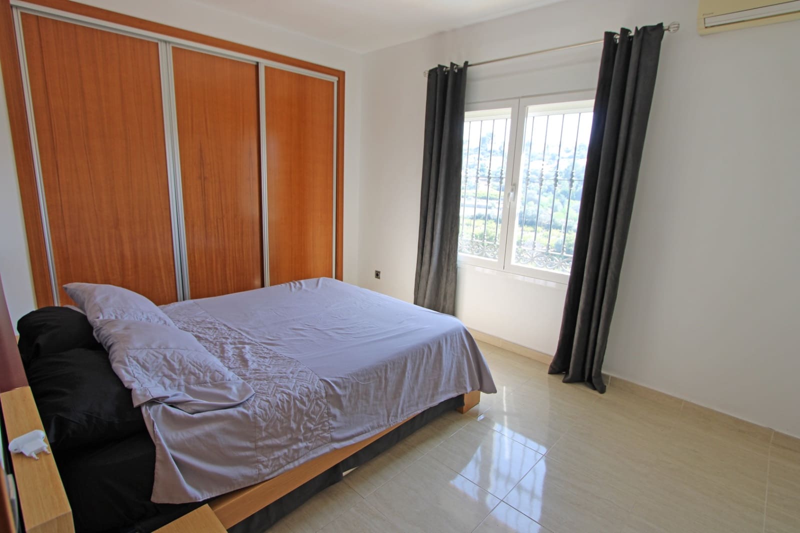 5 chambre Villa/Maison à vendre à Orba avec piscine garage - 499 000 € (Ref: 8661121)