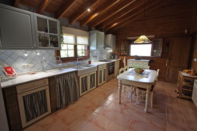 3 Zimmer Villa zu verkaufen in Orba mit Pool Garage - 899.000 € (Ref: 8661144)