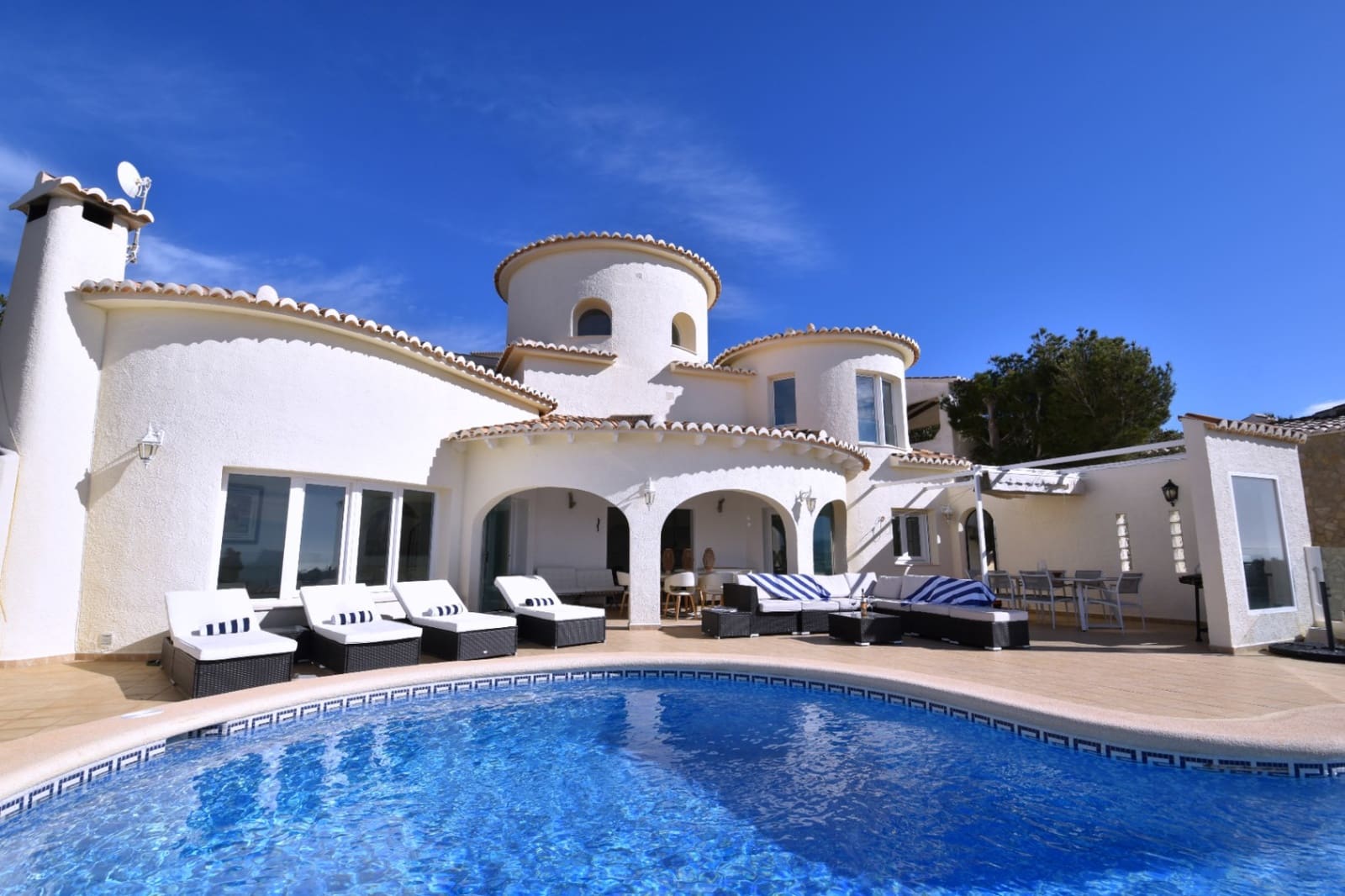 5 sypialnia Willa na sprzedaż w Cumbre del Sol z basenem garażem - 1 195 000 € (Ref: 8718320)