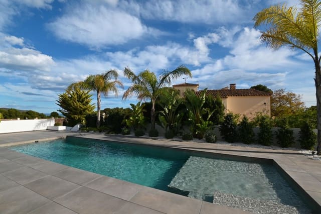 3 slaapkamer Villa te koop in Moraira, Teulada-Moraira met zwembad garage - € 2.400.000 (Ref: 8920165)