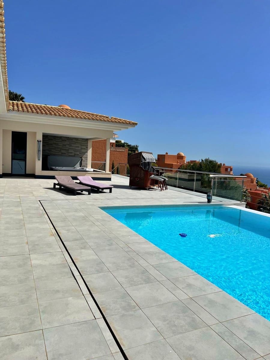 5 bedroom Villa for sale in Altea with pool garage - € 3,500,000 (Ref: 8986348)