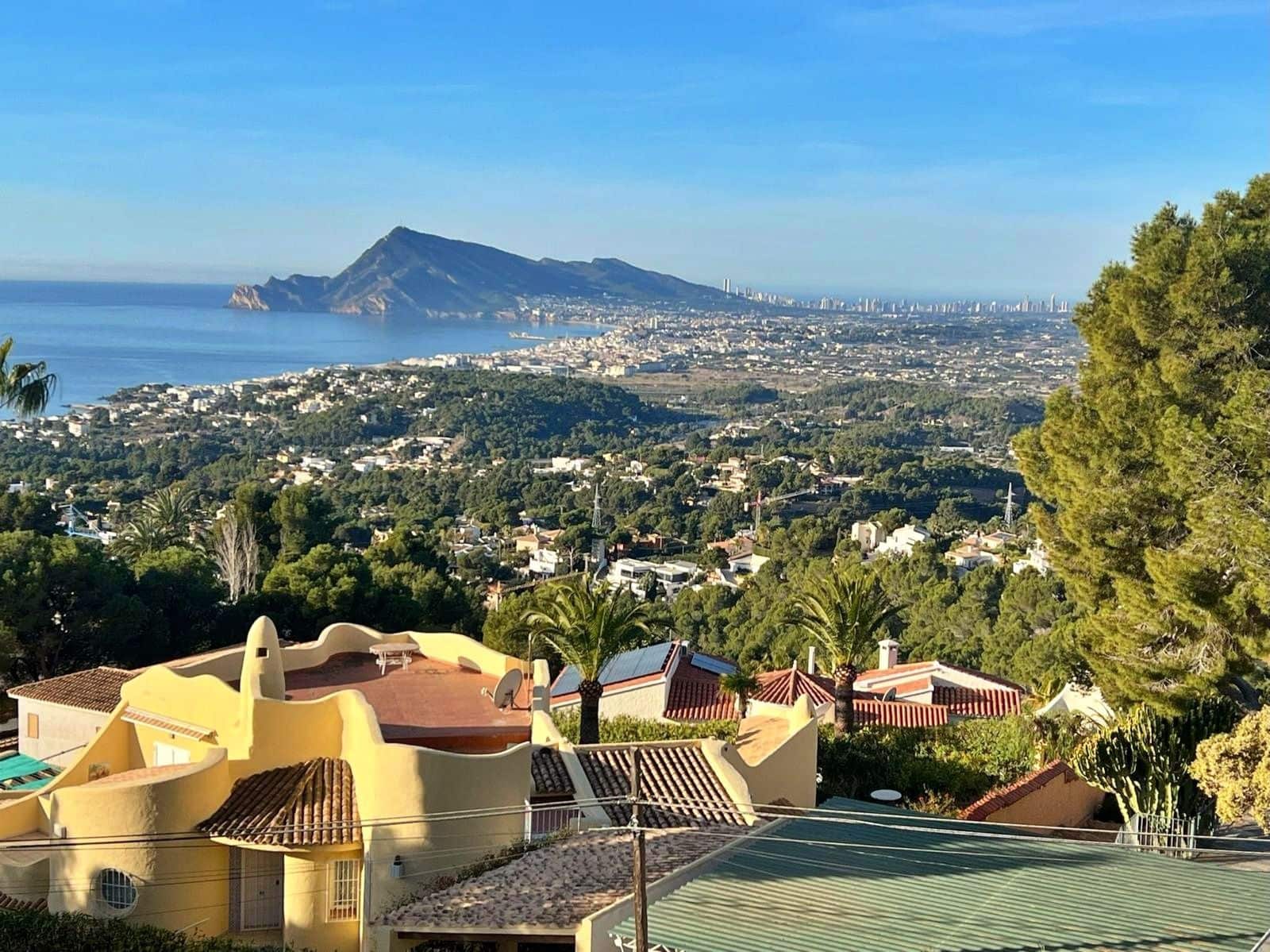 5 bedroom Villa for sale in Altea with pool garage - € 3,500,000 (Ref: 8986348)
