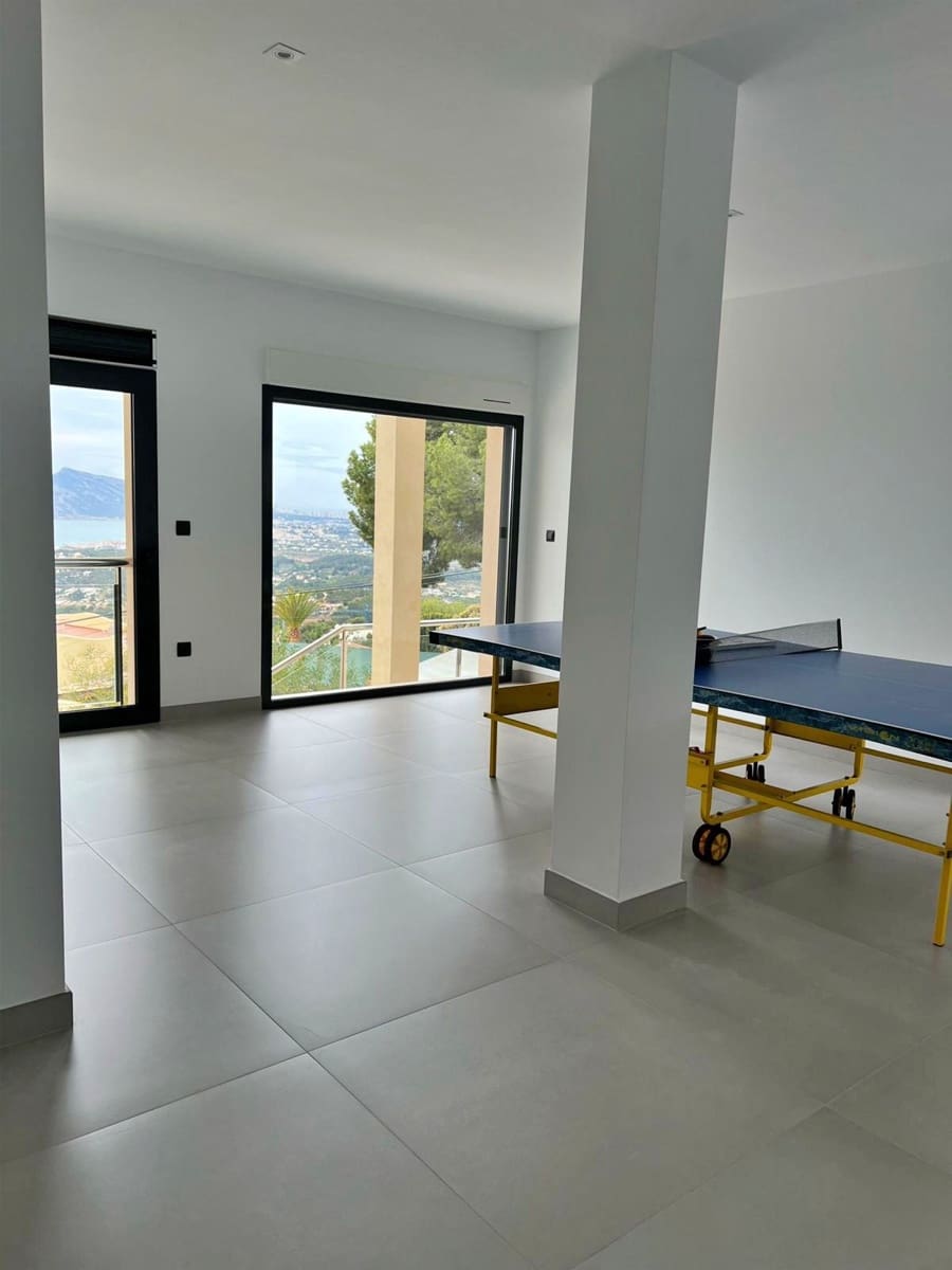 5 bedroom Villa for sale in Altea with pool garage - € 3,500,000 (Ref: 8986348)